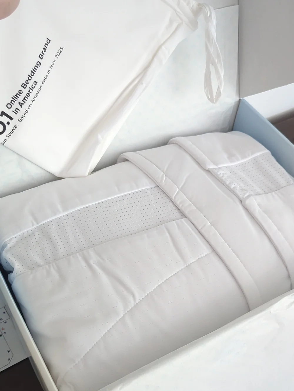 Bedsure CoolOxy Cooling Comforter Queen Size - 4X Breathable New